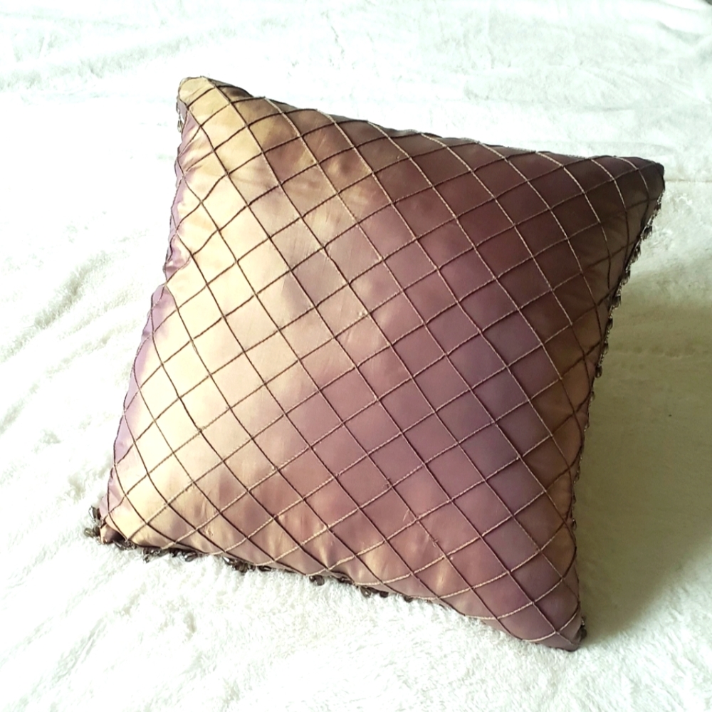 2x Silk Style Accent Pillows - Picture 4 of 16